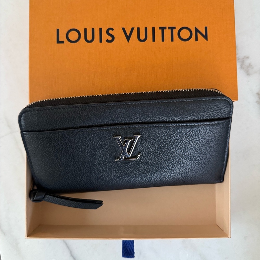 Louis Vuitton lock me zippy wallet new